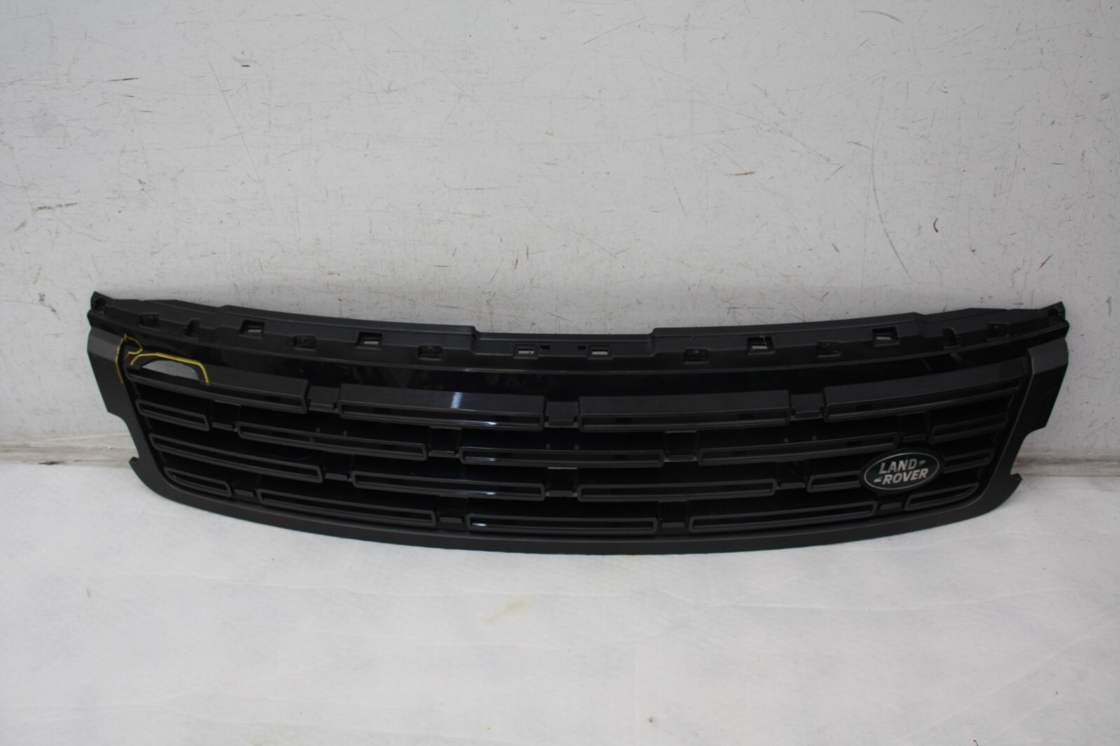 Range Rover Sport Front Bumper Grill 2022 ON N9X2-8200-A Genuine *DAMAGED*