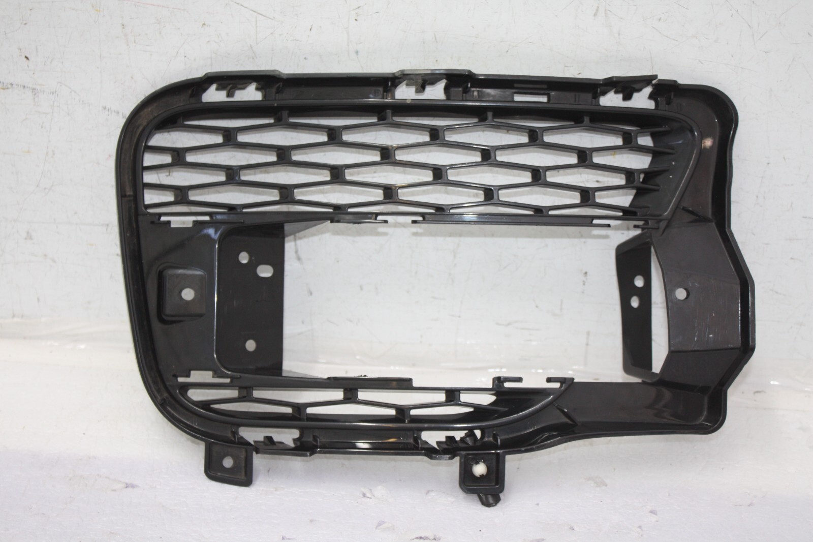 Range Rover Sport Front Bumper Right Grill 2013 TO 2018 DK62-17K946-AA *DAMAGED*
