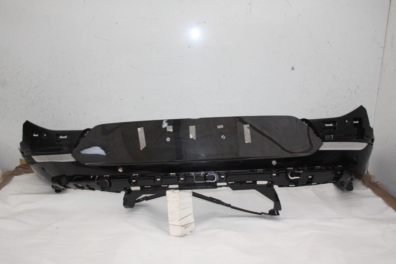 Range Rover Sport L461 Rear Bumper 2022 ON N9X2-17D781-B Genuine *DAMAGED*