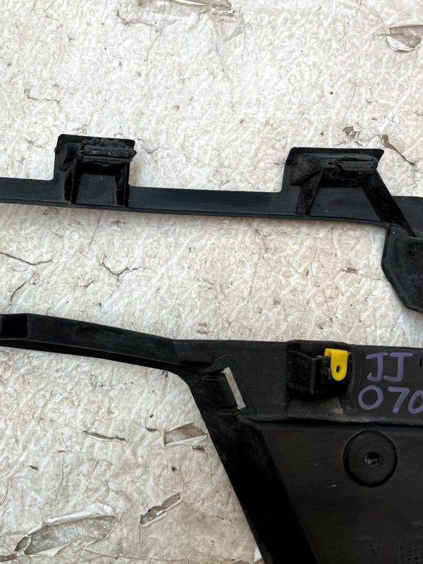 Range Rover Velar Front Right Fog light Bracket 2017-2023 J8A2-15266-BA Genuine 7 Range Rover Velar Front Right Fog light Bracket 2017 2023 J8A2 15266 BA Genuine 178536279768 8