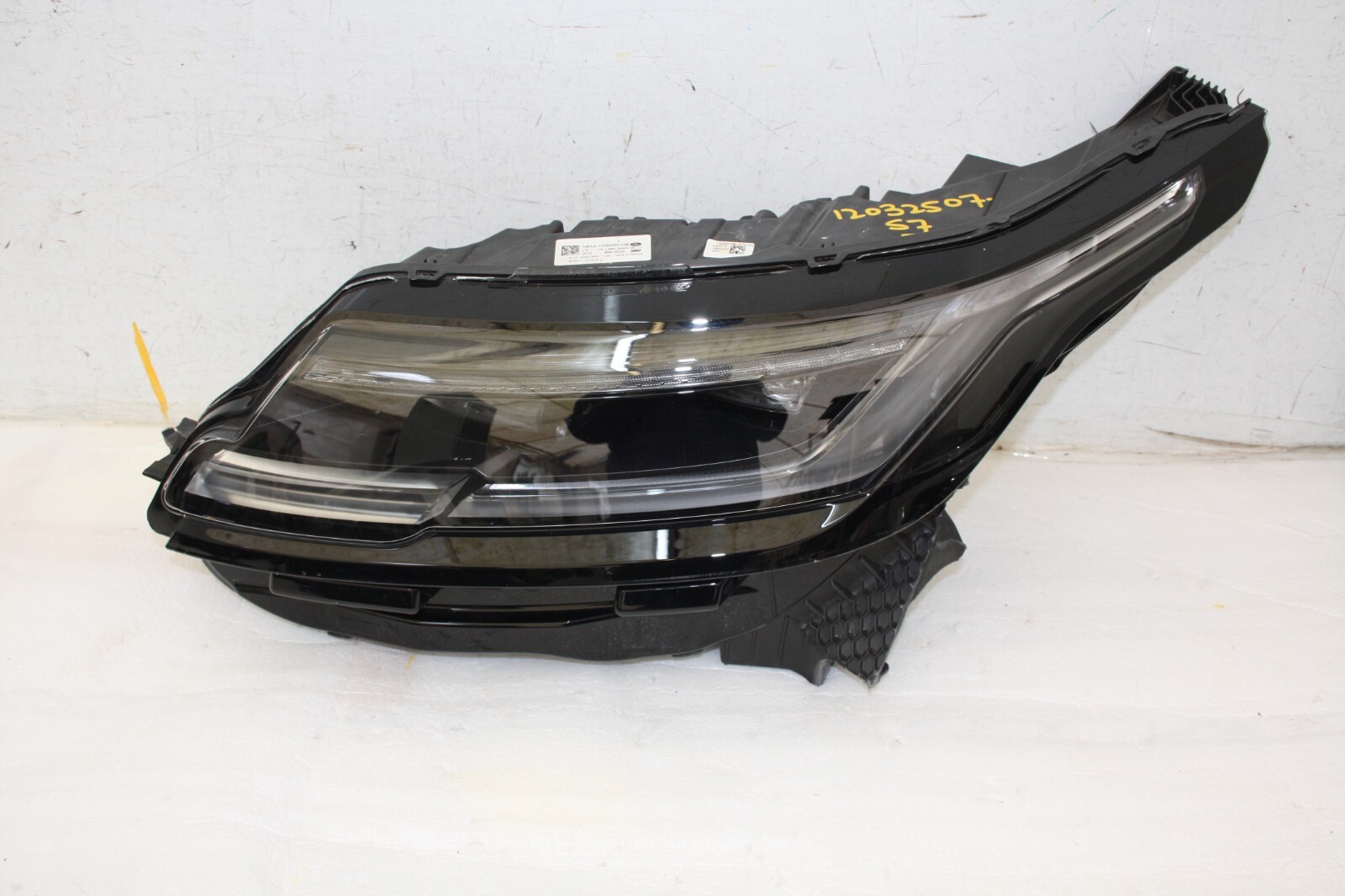 Range Rover Velar L560 Left Side LED Headlight 2023 ON N8A2-13W030-DB *DAMAGED*