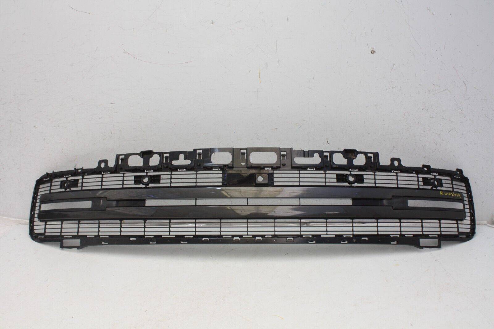 Range Rover Vogue L460 Front Bumper Middle Section Grill 2022 ON M8E2 17G850 A 176623714618