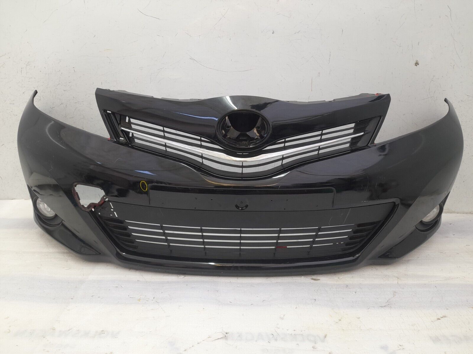 Toyota Yaris Front Bumper 2011 TO 2014 52119-0D410 Genuine *RESPRAYED BEFORE*