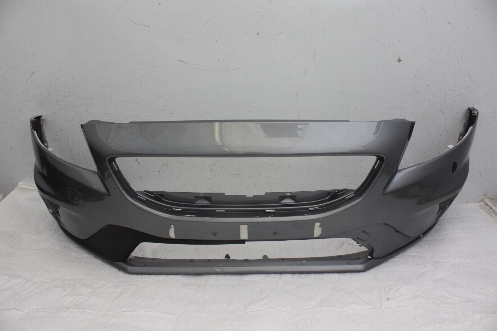 Volvo V40 R Design Front Bumper 2012 TO 2019 31347085 Genuine