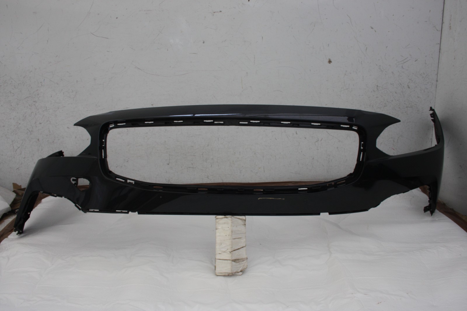 Volvo V90 Front Bumper Upper Section 2016 TO 2023 31383226 *DAMAGED*