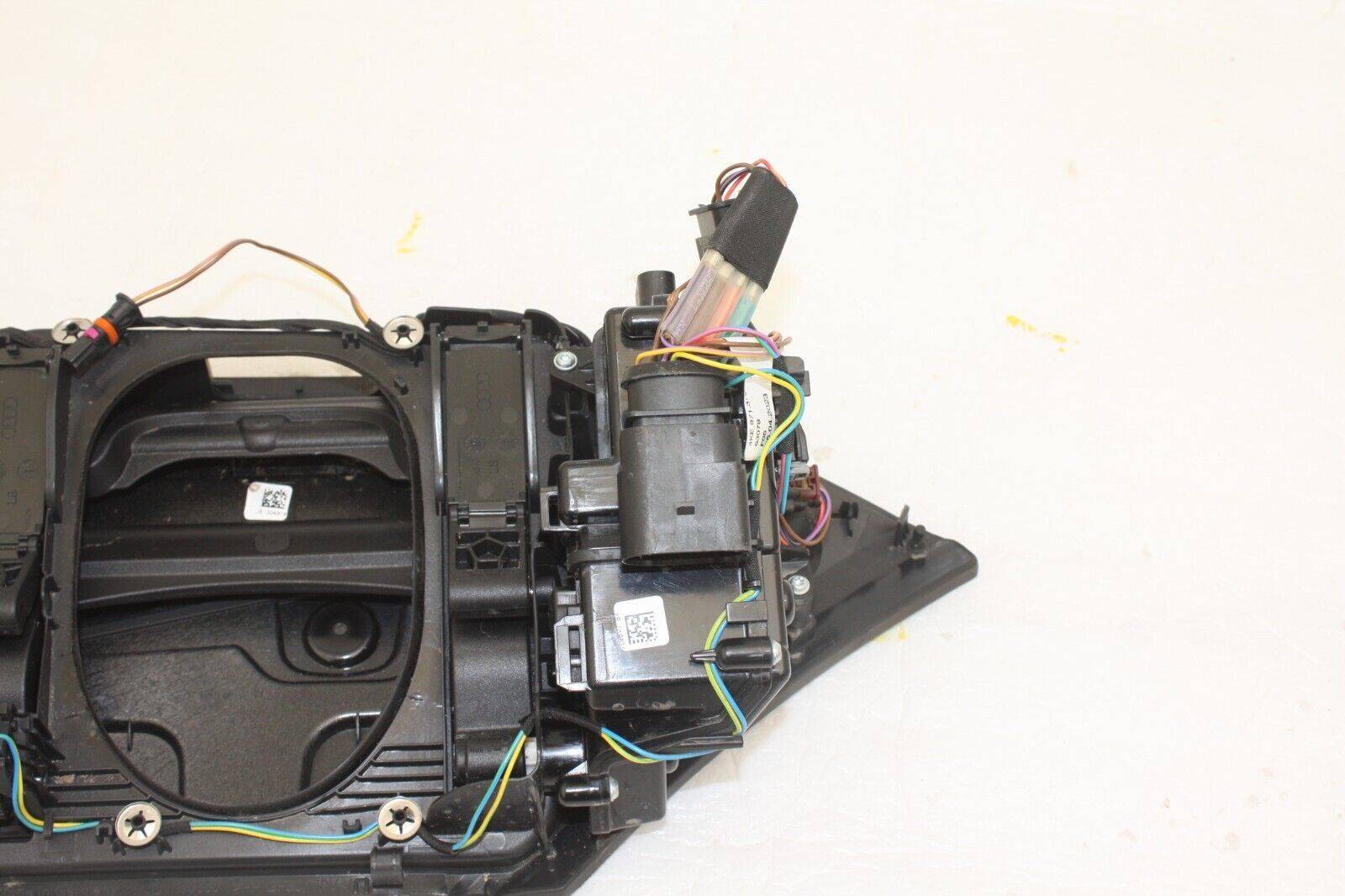 Audi-E-Tron-Front-Left-Side-Charging-Flap-Cover-4KE810001B-Genuine-176379788839-8