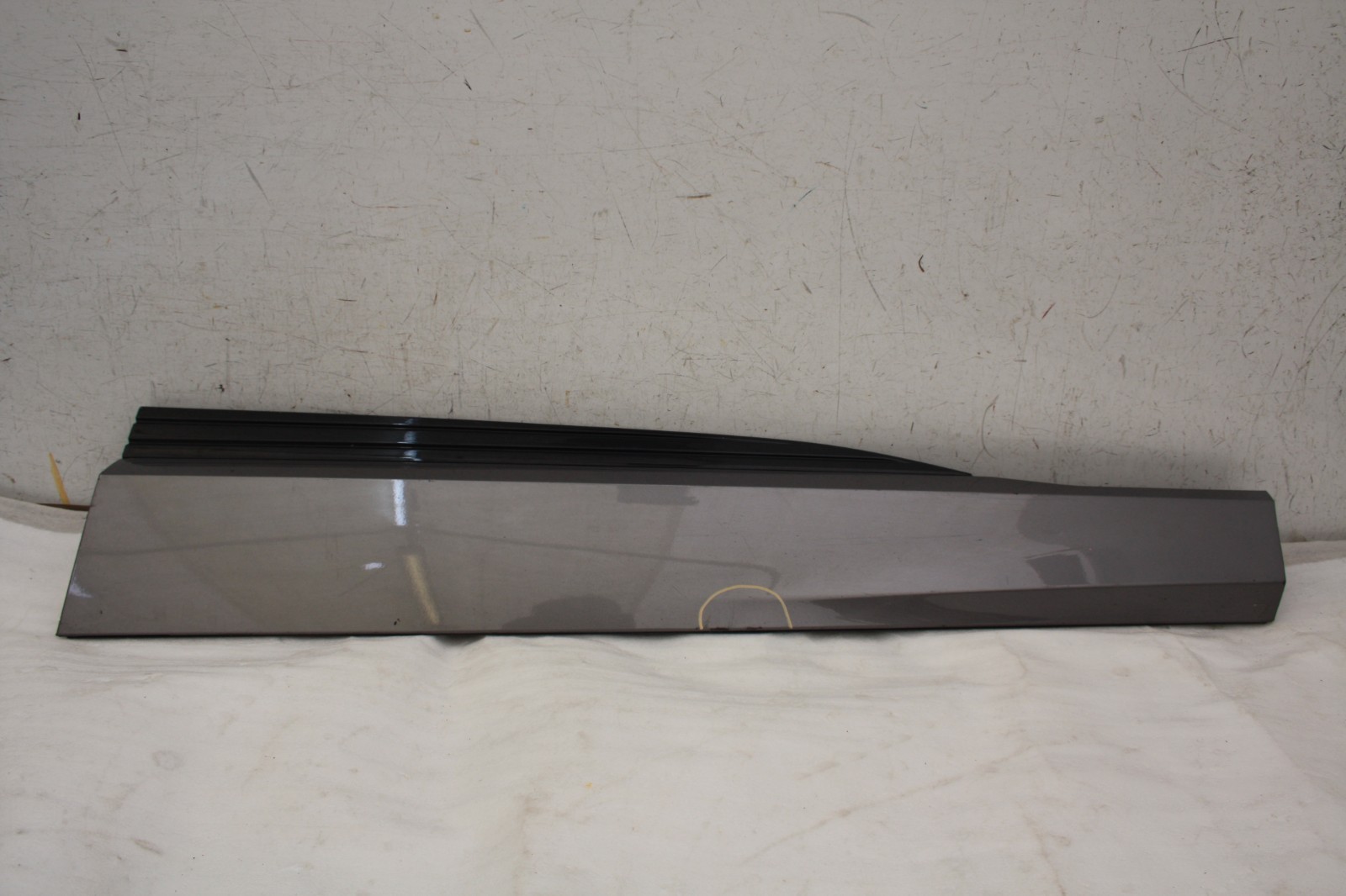 Audi E-Tron Front Right Side Door Moulding 4KE853960 Genuine *DAMAGED*