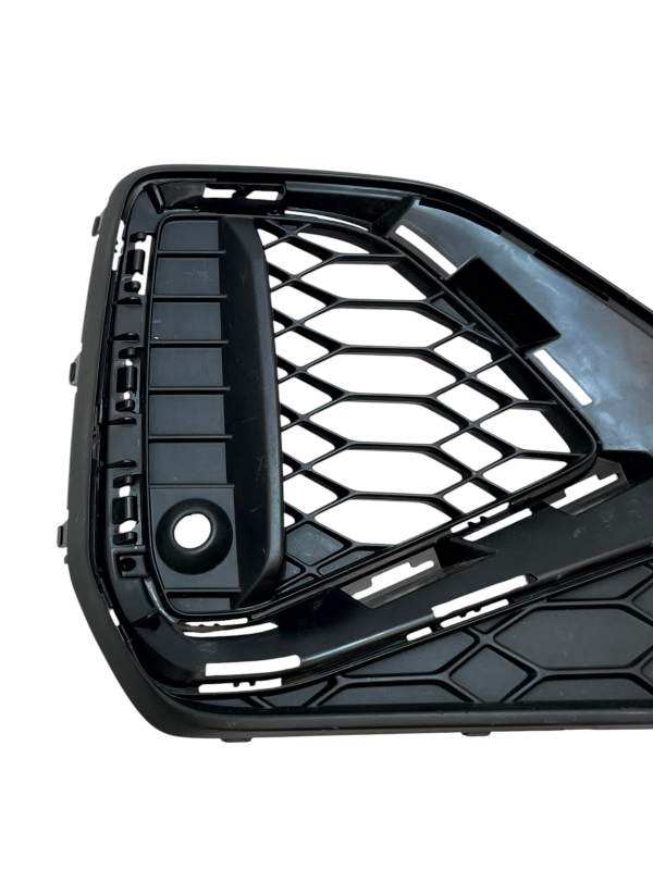 Audi Q2 Front Bumper Right Side Fog Light Grille 2020 ON 81A807682Q Genuine 1 Audi Q2 Front Bumper Right Side Fog Light Grille 2020 ON 81A807682Q Genuine 178448260809 2