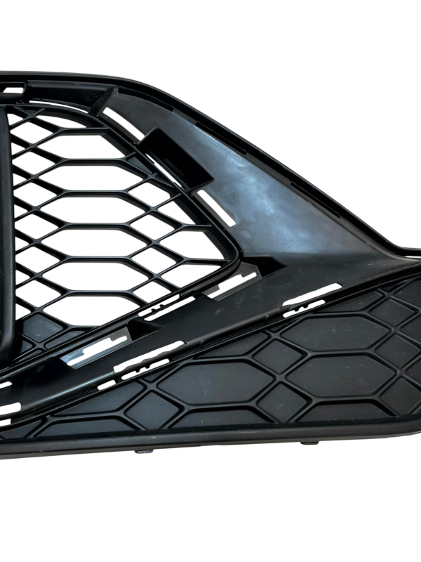 Audi Q2 Front Bumper Right Side Fog Light Grille 2020 ON 81A807682Q Genuine 2 Audi Q2 Front Bumper Right Side Fog Light Grille 2020 ON 81A807682Q Genuine 178448260809 3