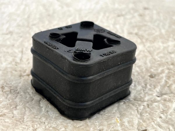 BMW 6 F06 F12 F13 Rear Bumper Exhaust Rubber Mounting 11 18 18207589950 Genuine 178319066069 8