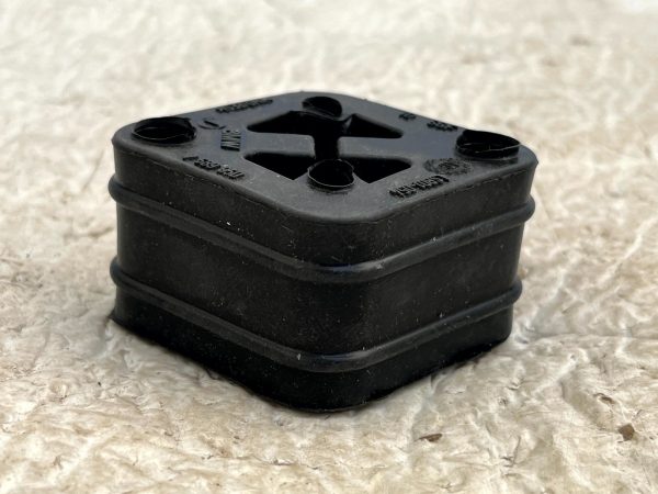 BMW 6 F06 F12 F13 Rear Bumper Exhaust Rubber Mounting 11 18 18207589950 Genuine 178319066069 9