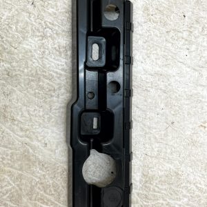BMW 7 Series G11 Front Left Side Skirt Moulding Bracket 2015-2021 51777357135 - Image 3