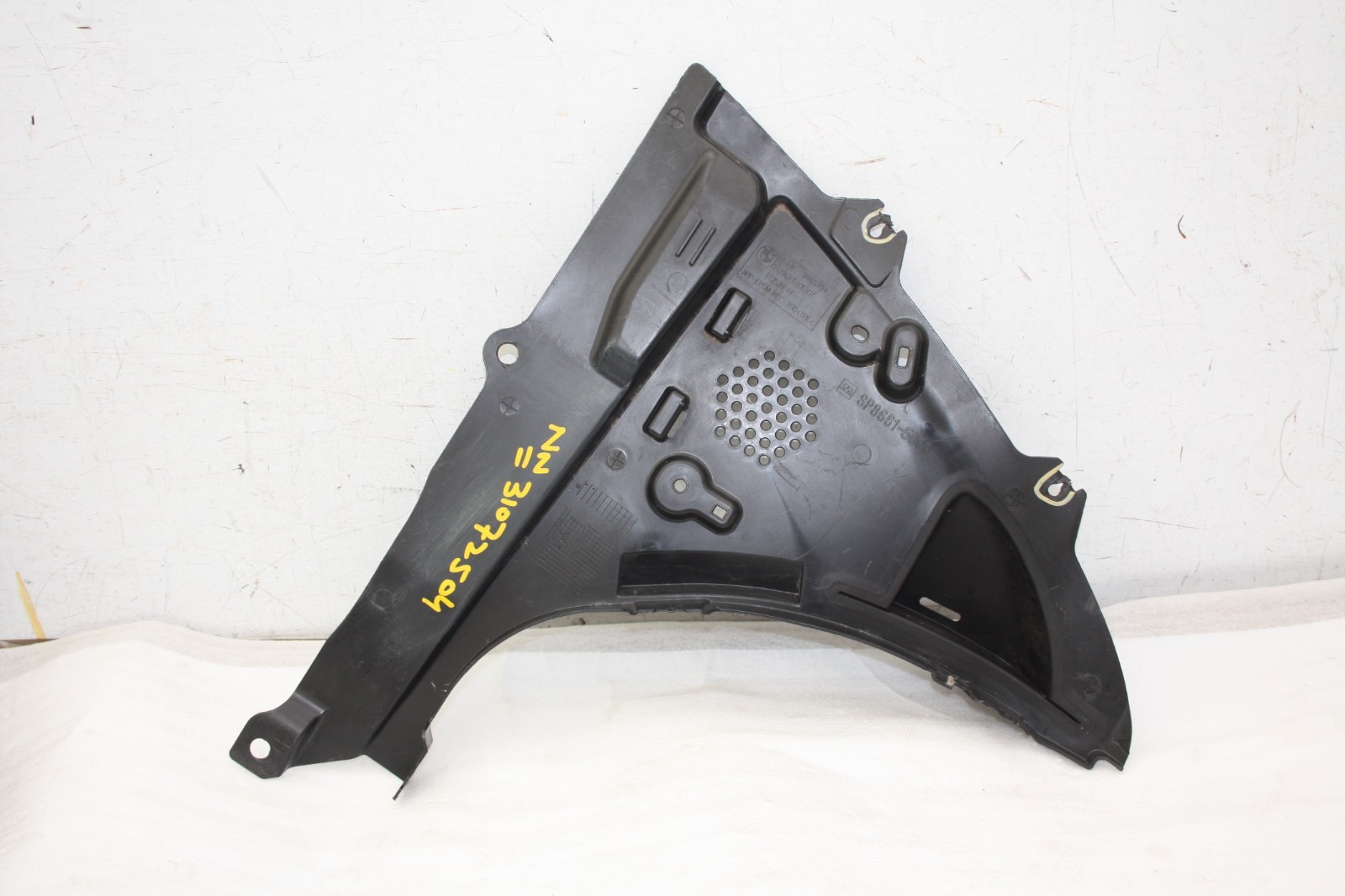 BMW X1 U11 Front Right Side Lower Cover 2022 ON 51719465704 Genuine *DAMAGED*