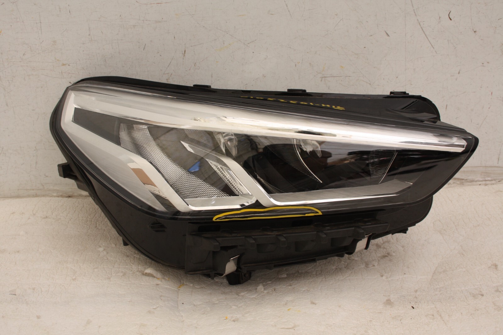 BMW X1 U11 Right Side LED Headlight 5A5BD46-02 Genuine *LENS CRACKED*