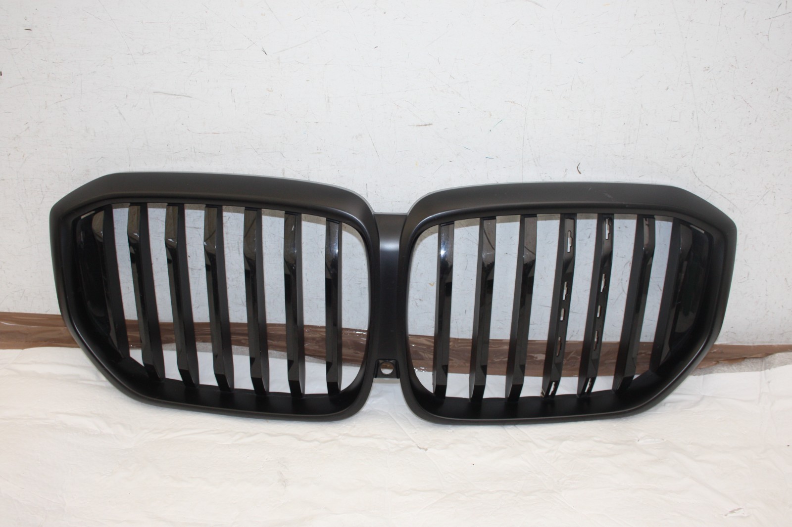 BMW X5 G05 Front Bumper Grill 2018 TO 2023 5A67CC4 Genuine *DAMAGED*