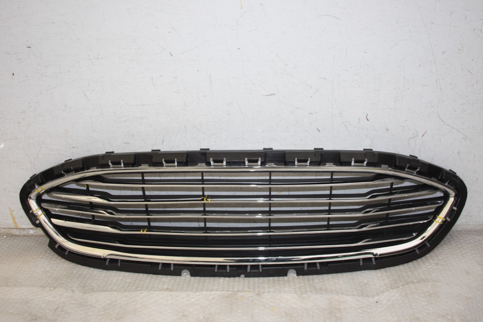 Ford Fiesta Front Bumper Grill H1BB-8200-B Genuine *DAMAGED*