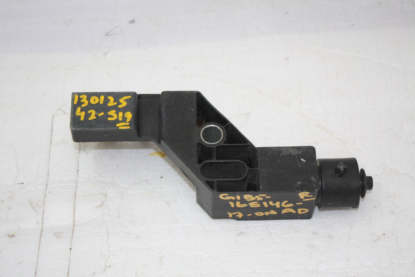 Ford KA+ Front Right Bracket 2016 TO 2018 G1B5-16E146-AD Genuine