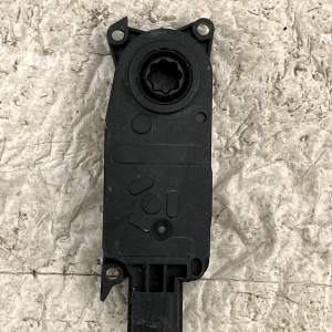 Ford Puma Mk2 Shutter Grille Actuator Motor GN15-8476-AD Genuine - Image 2