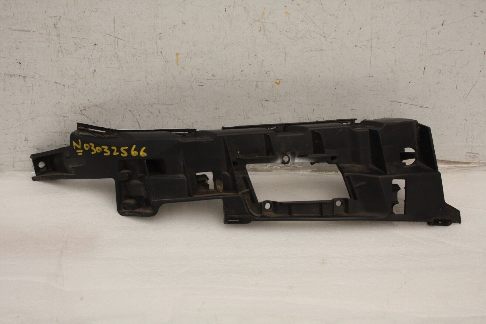 Jaguar XE X760 Front Bumper Right Bracket 2015 TO 2019 GX73-17C862-AA Genuine