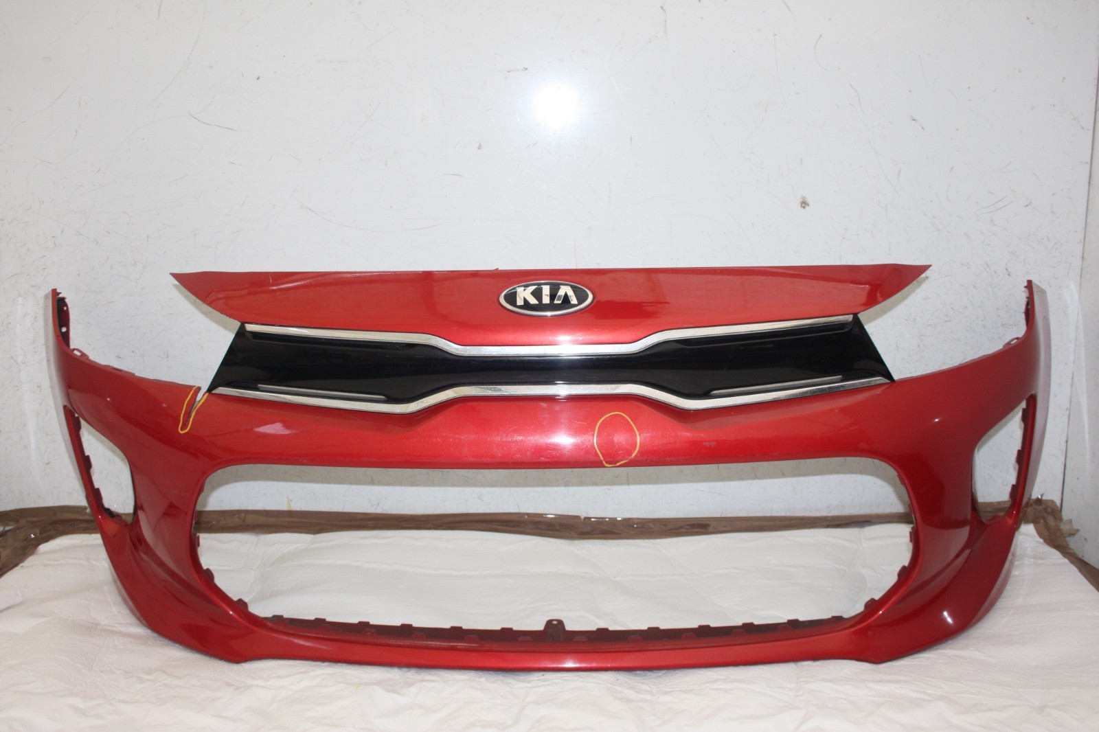 Kia Rio Front Bumper 2017 to 2020 86511-H8000 Genuine *DAMAGED*