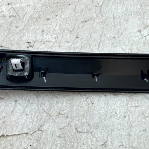 LR Range Rover Vogue L460 Rear Tailgate Molding Trim 2022 ON M8E2-404C42 Genuine 26 LR Range Rover Vogue L460 Rear Tailgate Molding Trim 2022 ON M8E2-404C42 Genuine - Image 10