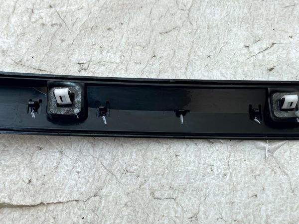 LR Range Rover Vogue L460 Rear Tailgate Molding Trim 2022 ON M8E2-404C42 Genuine 9 LR Range Rover Vogue L460 Rear Tailgate Molding Trim 2022 ON M8E2 404C42 Genuine 178536515149 10