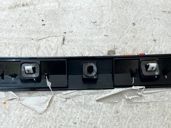 LR Range Rover Vogue L460 Rear Tailgate Molding Trim 2022 ON M8E2-404C42 Genuine 11 LR Range Rover Vogue L460 Rear Tailgate Molding Trim 2022 ON M8E2 404C42 Genuine 178536515149 12