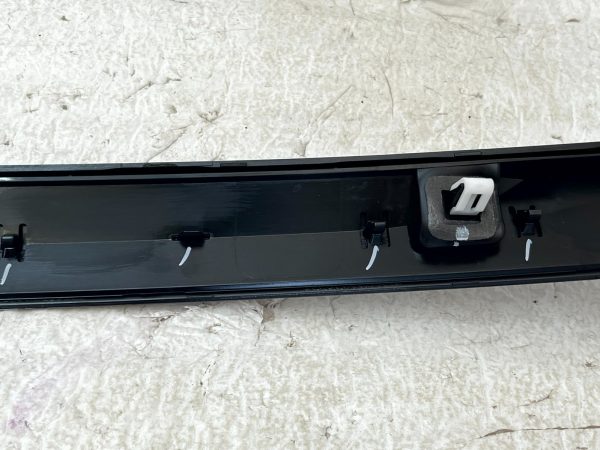 LR Range Rover Vogue L460 Rear Tailgate Molding Trim 2022 ON M8E2-404C42 Genuine 13 LR Range Rover Vogue L460 Rear Tailgate Molding Trim 2022 ON M8E2 404C42 Genuine 178536515149 14