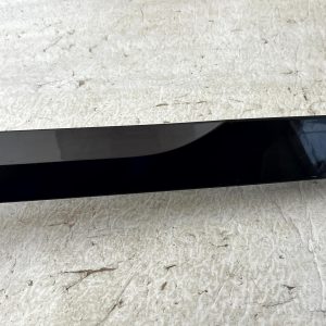 LR Range Rover Vogue L460 Rear Tailgate Molding Trim 2022 ON M8E2-404C42 Genuine 22 LR Range Rover Vogue L460 Rear Tailgate Molding Trim 2022 ON M8E2-404C42 Genuine - Image 6