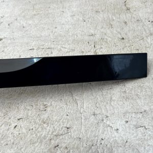 LR Range Rover Vogue L460 Rear Tailgate Molding Trim 2022 ON M8E2-404C42 Genuine 23 LR Range Rover Vogue L460 Rear Tailgate Molding Trim 2022 ON M8E2-404C42 Genuine - Image 7