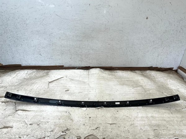 LR Range Rover Vogue L460 Rear Tailgate Molding Trim 2022 ON M8E2-404C42 Genuine 7 LR Range Rover Vogue L460 Rear Tailgate Molding Trim 2022 ON M8E2 404C42 Genuine 178536515149 8