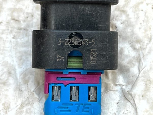 Land Rover Defender Discovery Parking Sensor Plug Connector 322363435 Genuine 7 Land Rover Defender Discovery Parking Sensor Plug Connector 322363435 Genuine 178447775069 8