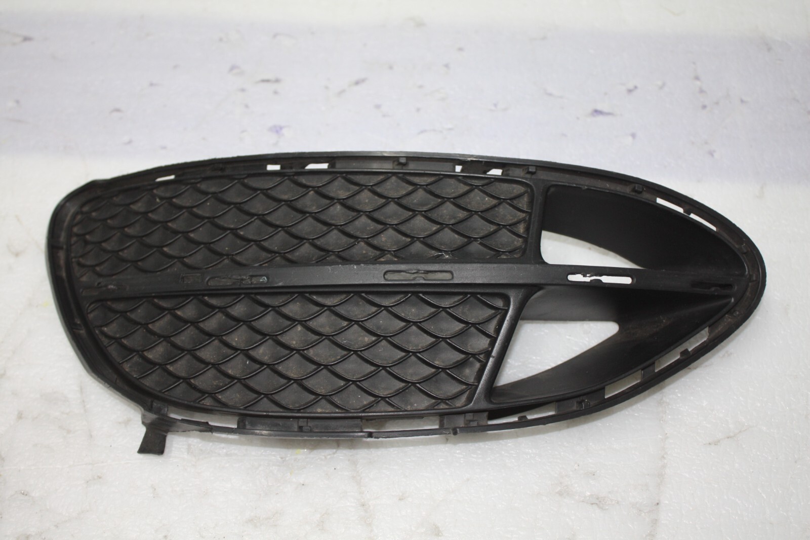 Mercedes E Class W212 Front Bumper Left Side Grill 13-16 A2128851922 *DAMAGED*