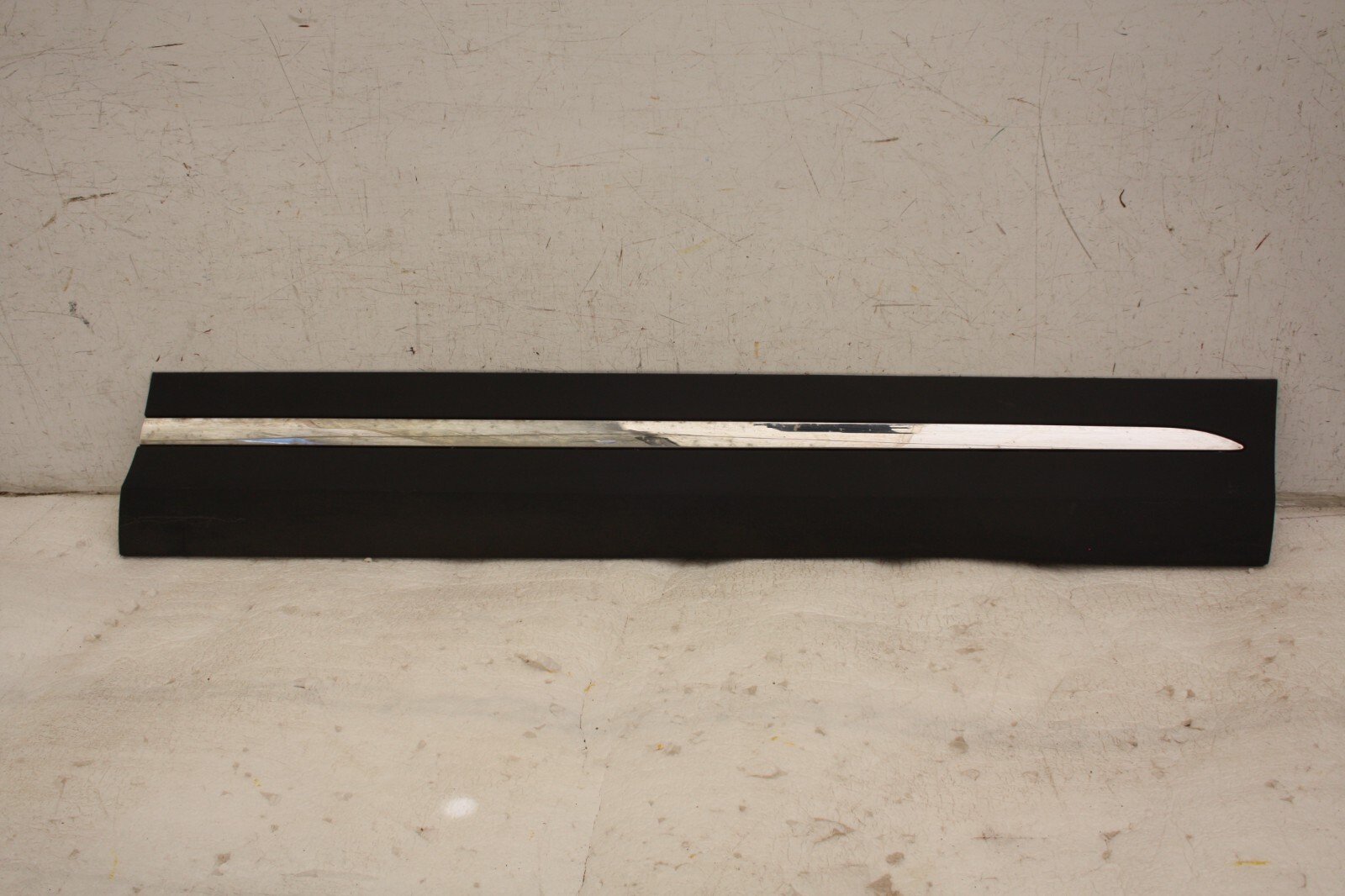 Mercedes GLA H247 Front Right Door Moulding 2020 TO 2024 A2477271501 Genuine