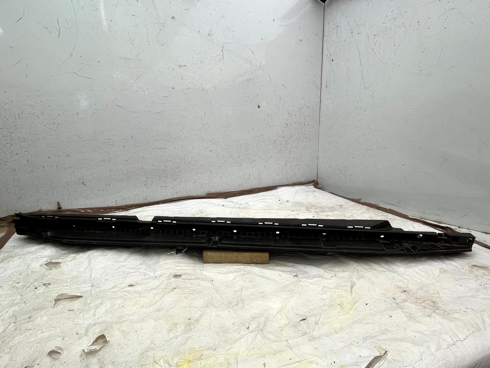 Mercedes GLC X253 Right Side Skirt Mount Bracket 2015 TO 2022 A2536900239