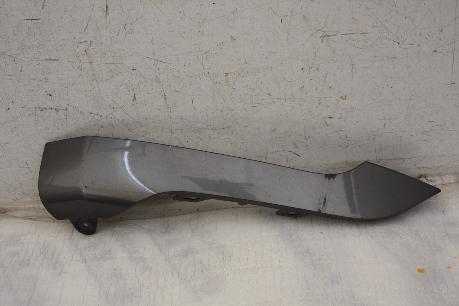 Range Rover Evoque Front Bumper Right Trim 2019 ON K8D2-17E784-AB *DAMAGED*