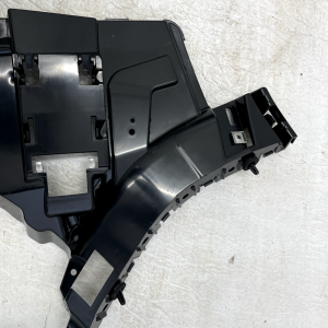 Range Rover Evoque L551 Rear Bumper Left Bracket 2019 ON M8D2-17B931-A Genuine - Image 3