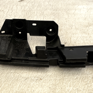 Range Rover Evoque L551 Rear Bumper Mount Bracket 2019 ON K8D2-17E855-A Genuine - Image 3
