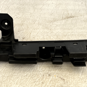 Range Rover Evoque L551 Rear Bumper Mount Bracket 2019 ON K8D2-17E855-A Genuine - Image 4