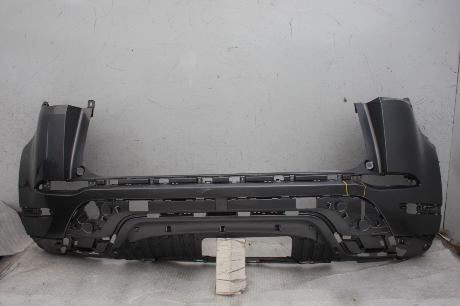 Range Rover Evoque Rear Bumper 2019 ON K8D2-17D781-AAW Genuine *DAMAGED*