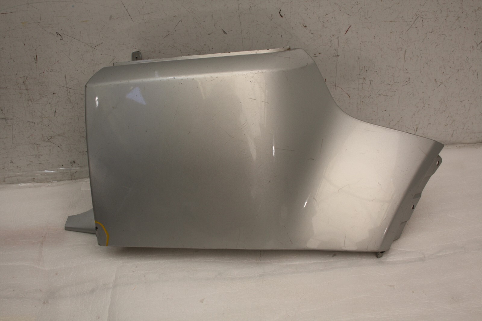 Range Rover Evoque Rear Bumper Right Corner 2015 TO 2019 BJ32-17926-A *DAMAGED*