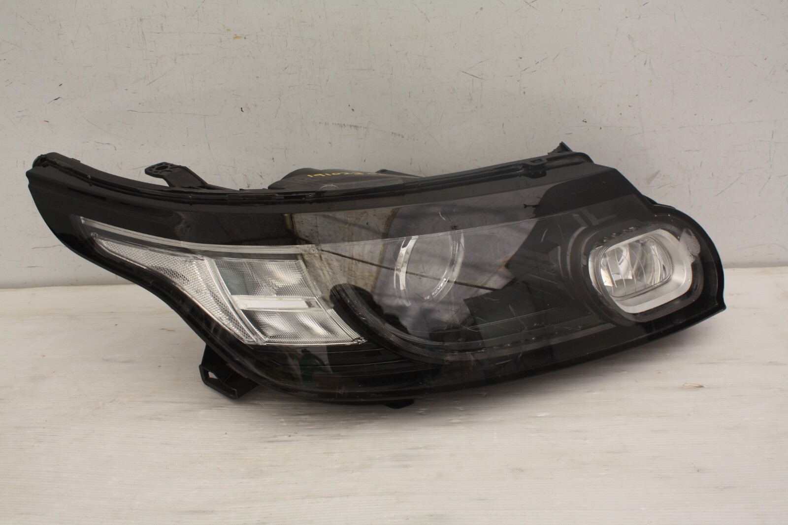 Range Rover Sport Right Side Xenon Headlight 2013-2018 FK6M-13W029-DC *DAMAGED*
