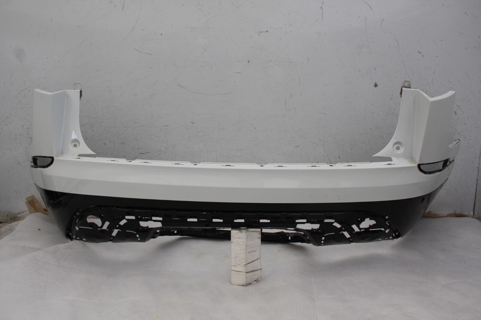 Range Rover Velar Rear Bumper 2017 TO 2023 J8A2-17A958-CB Genuine *DAMAGED*