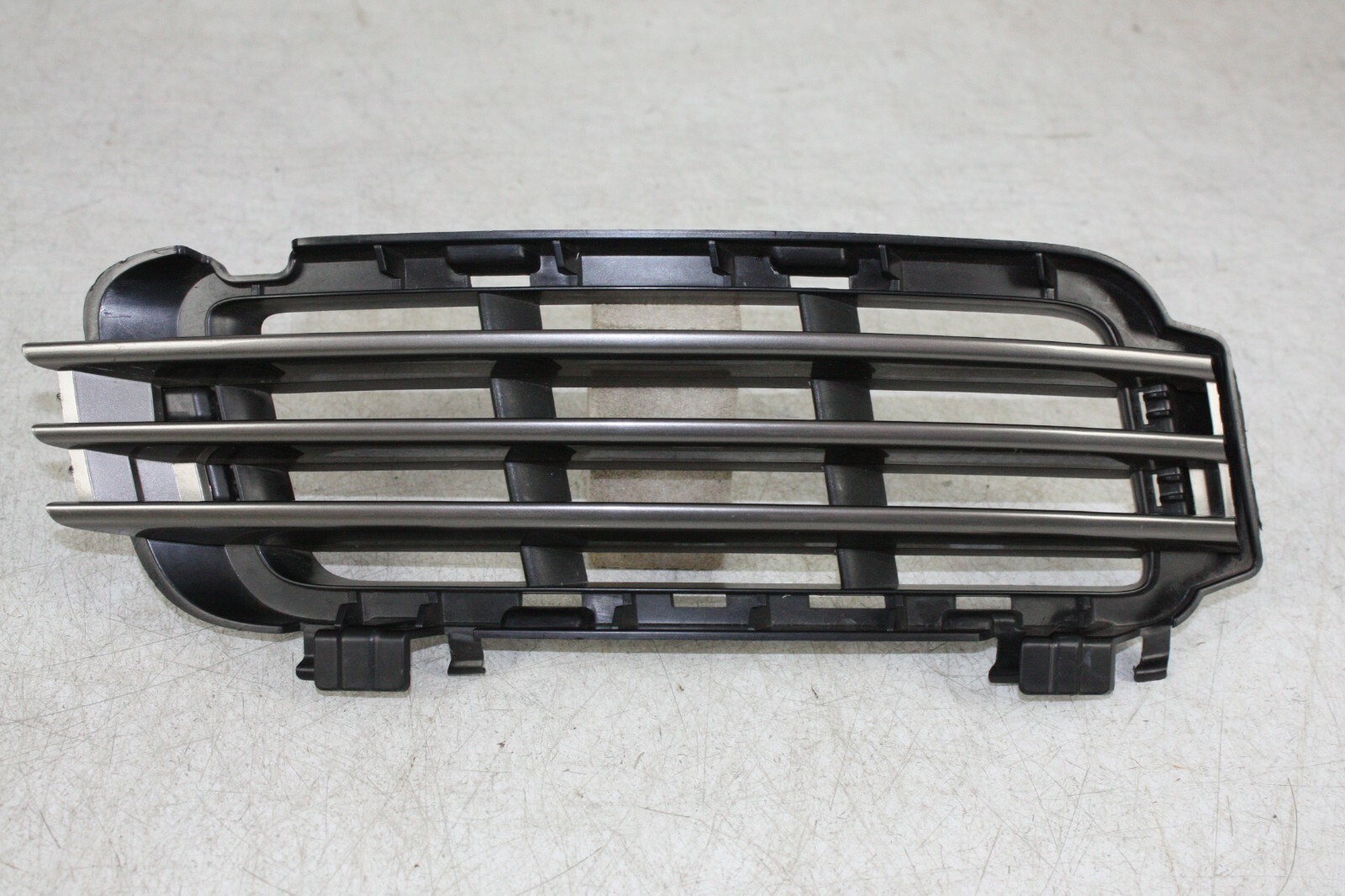 Range Rover Vogue Front Bumper Right Grill 2012 TO 2018