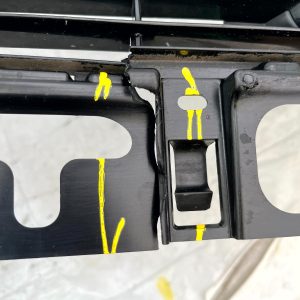 Range Rover Vogue L460 Front Bumper Lower Grill 2022 ON M8E2-17F791-A *DAMAGED* - Image 6