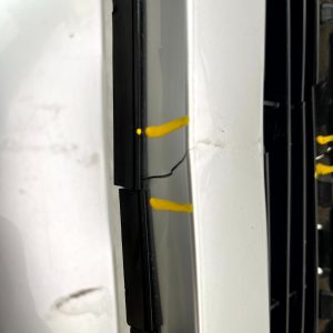 Range Rover Vogue L460 Front Bumper Lower Grill 2022 ON M8E2-17F791-A *DAMAGED* - Image 7