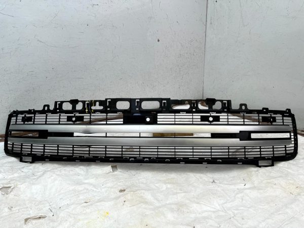 Range-Rover-Vogue-L460-Front-Bumper-Lower-Grill-2022-ON-M8E2-17F791-A-DAMAGED-177596659839