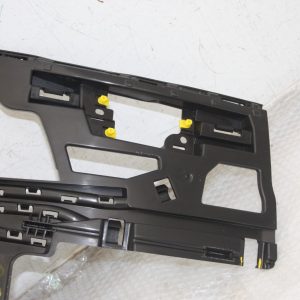 Range Rover Vogue L460 Front Right Bracket 2022 ON *ONE CLIP DAMAGED* - Image 3