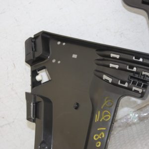 Range Rover Vogue L460 Front Right Bracket 2022 ON *ONE CLIP DAMAGED* - Image 4