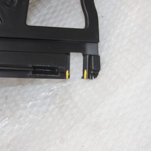 Range Rover Vogue L460 Front Right Bracket 2022 ON *ONE CLIP DAMAGED* - Image 6